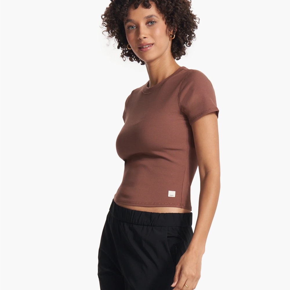 Vuori Ribbed Fitted Pose Short Sleeve Top in Hazelnut